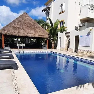 Apartamento En Fraccionamiento Privado 6 Personas Con Piscina Cerca De La Playa, Playa del Carmen